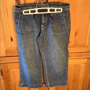 Old Navy jean Capri pants. EUC sz 8